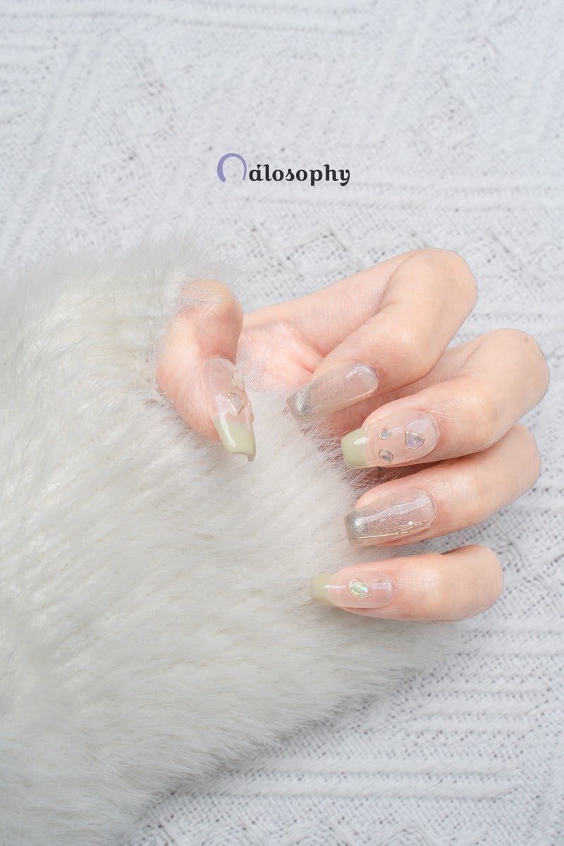 Nailosophy أظافر جل مضغوطة يدوية الصنع بلون الفستق الأخضر فرنسي مع قواقع | شكل كوفين - Image 3